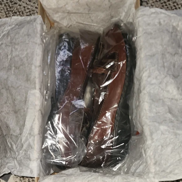 Clarks Women's Chestnut Brown Loafers - Picture 6 of 6